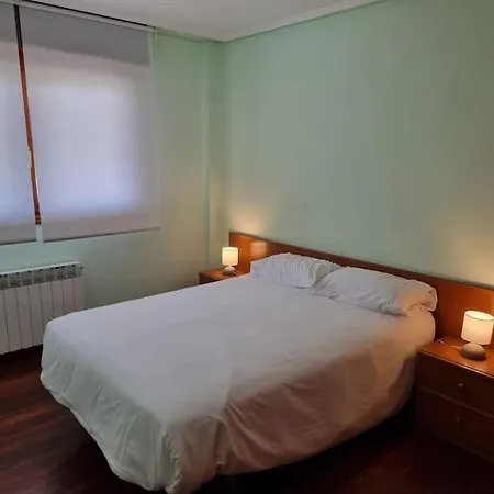 Con Piscina Privada No Mascotas Lägenhet